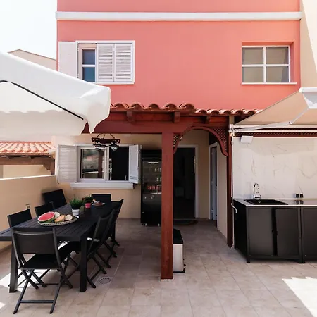 Comfortable 4-Bedroom Villa With Private Gardens Costa Adeje  Extérieur photo